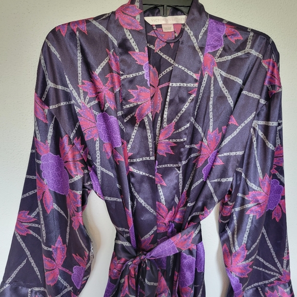 Victoria's Secret silky robe - Picture 2 of 5